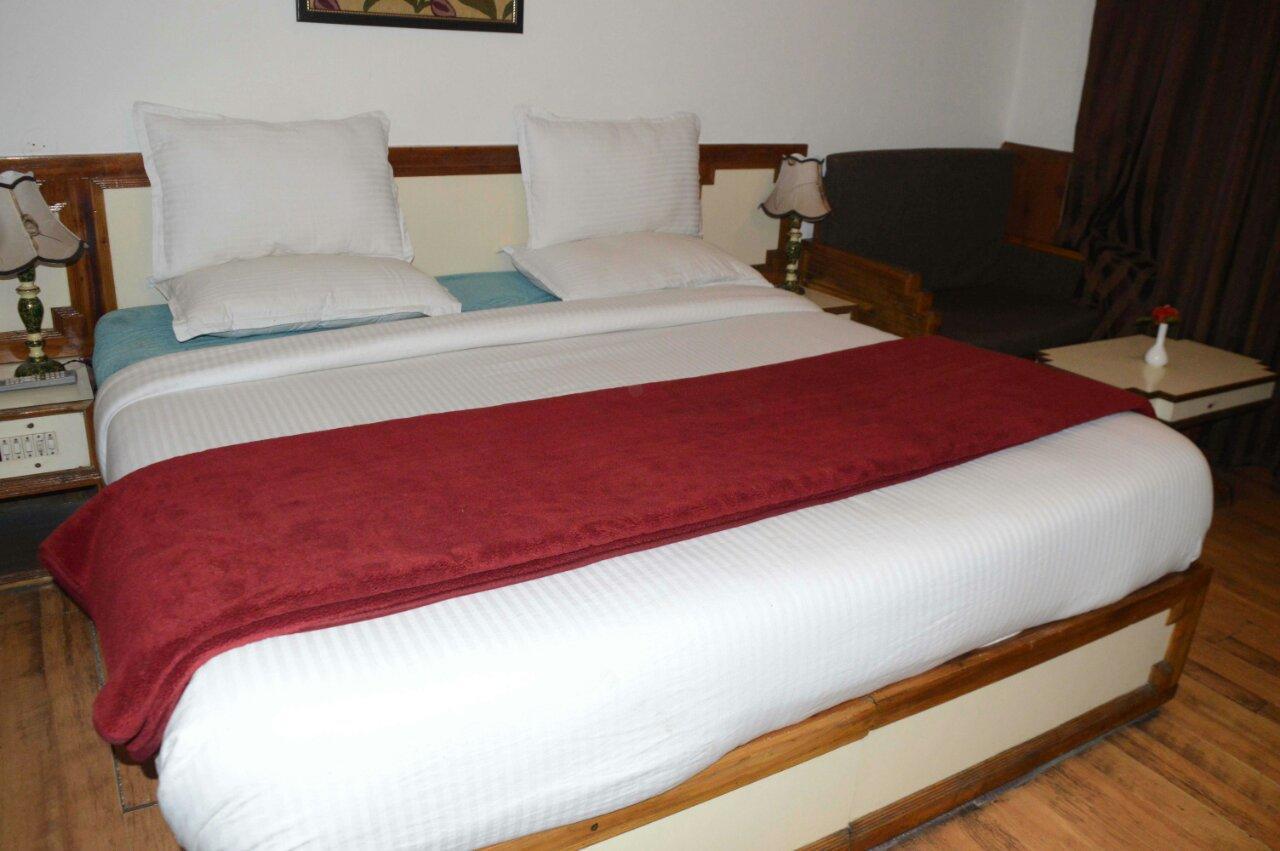 Standard Hotel And Resturant Srīnagar Esterno foto