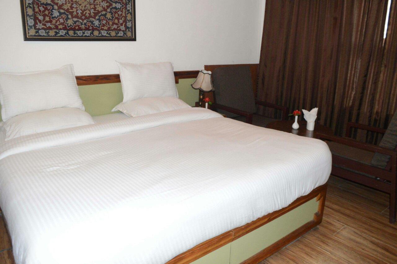 Standard Hotel And Resturant Srīnagar Esterno foto
